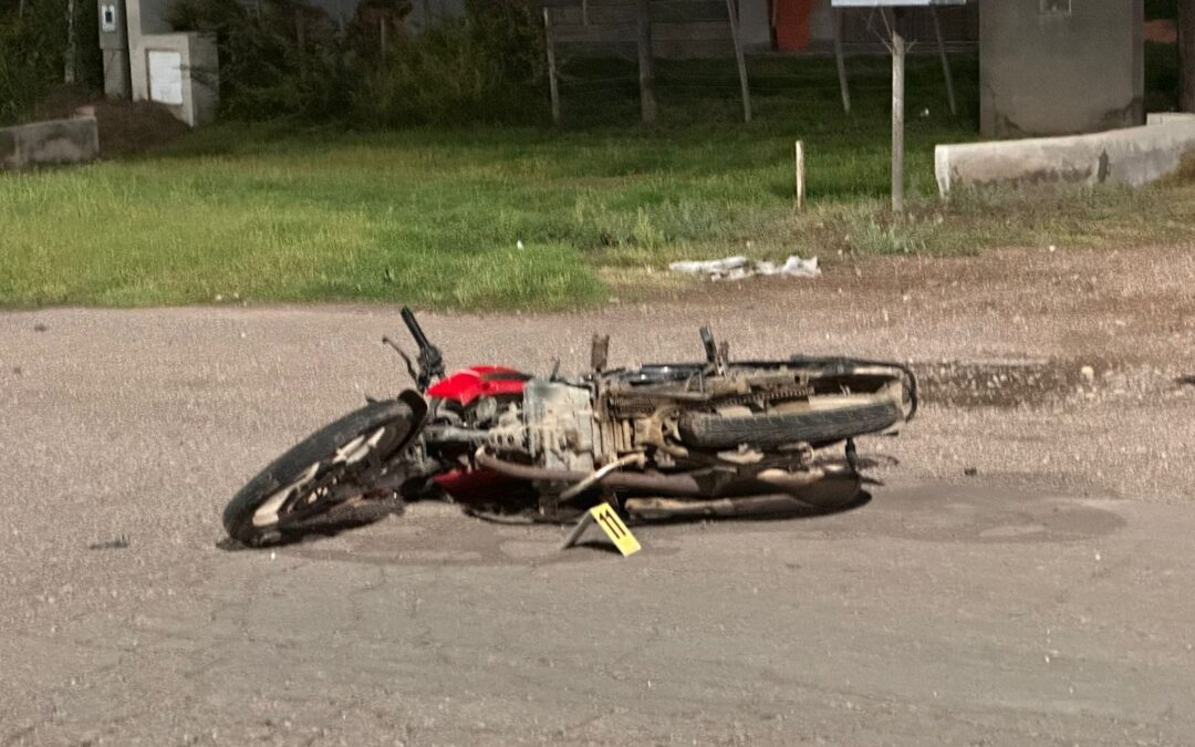 Un trágico accidente ocurrió en la Ruta 143, donde un motociclista perdió la vida tras perder el control de su vehículo