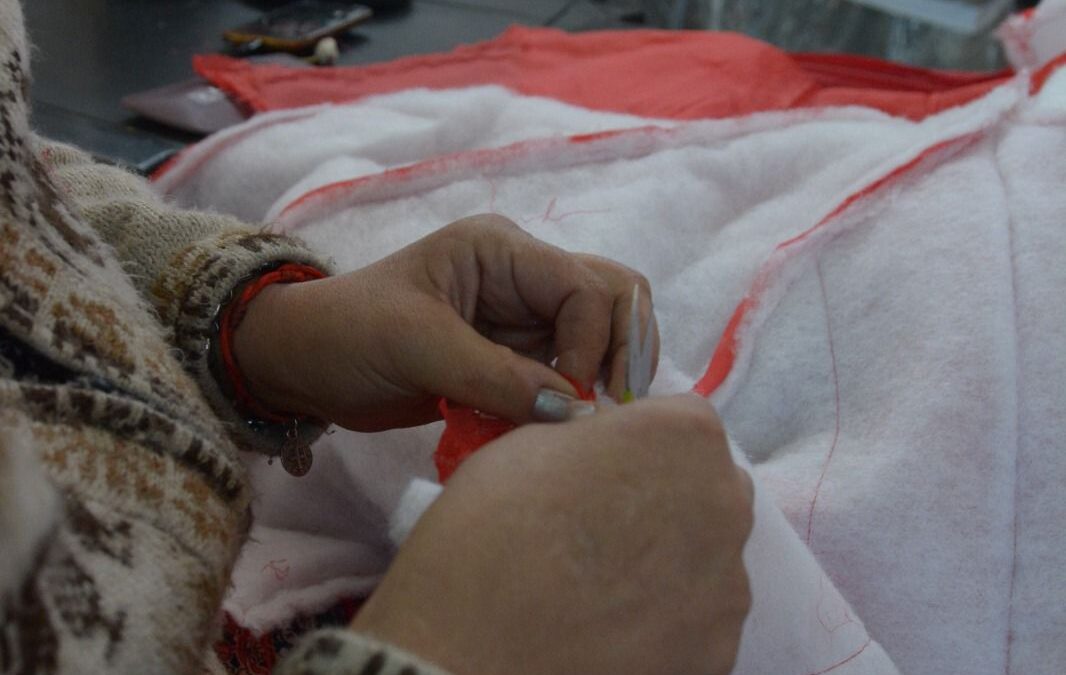 Reinserción laboral: el Gobierno oficializó el convenio para fortalecer el taller textil en El Borbollón