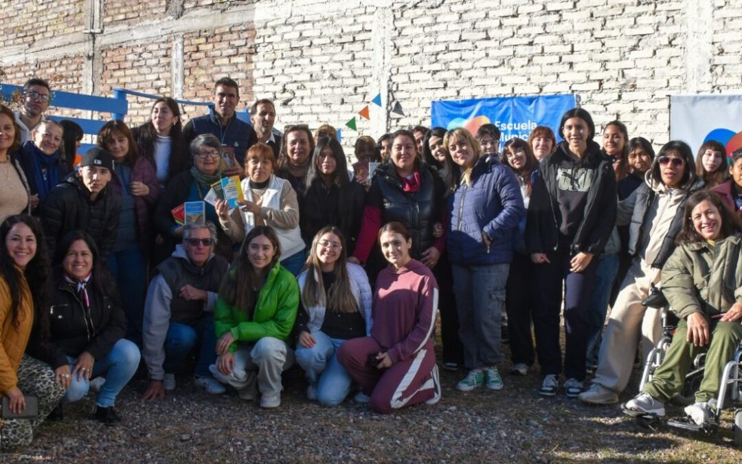 La Escuela Municipal de Idiomas de Tunuyán inauguró su biblioteca