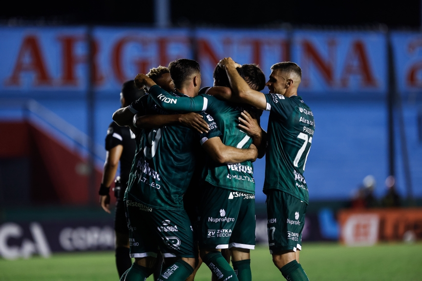 Sarmiento logró un agónico triunfo ante Tristán Suárez y sigue adelante