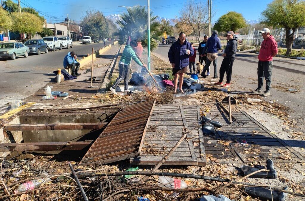 San Carlos: Retiran toneladas de basura en un operativo de limpieza de cauces