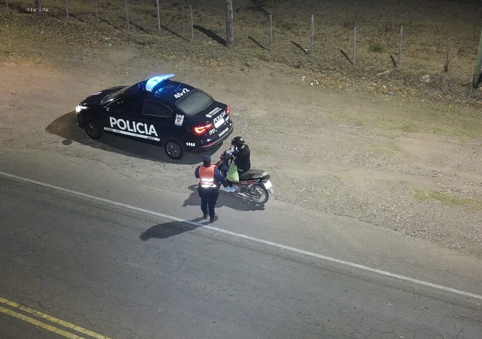 Operativo policial en San Carlos: 14 aprehendidos y más de 100 personas identificadas