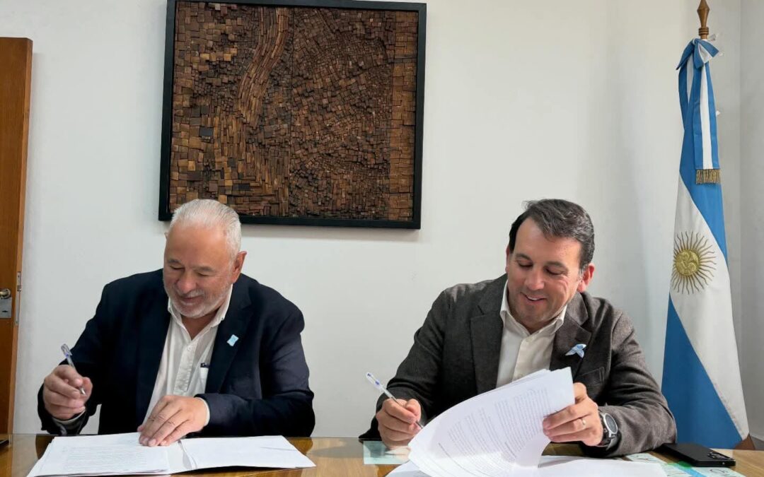 San Carlos y la DGE firmaron un convenio para mejorar la infraestructura de las escuelas del departamento