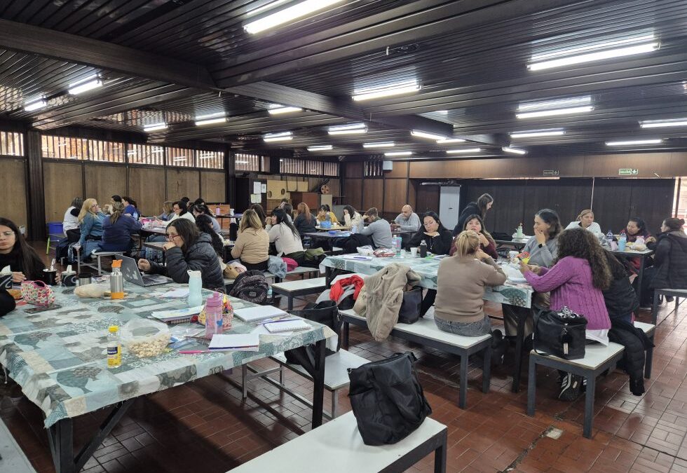 Con foco en la vida cotidiana y plataformas digitales, avanza la formación docente en Matemática