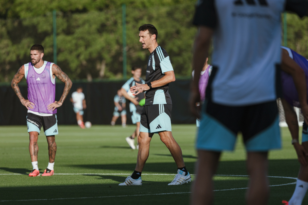 Con el objetivo puesto en el Mundial, Argentina realizó su primer entrenamiento formal en Kansas