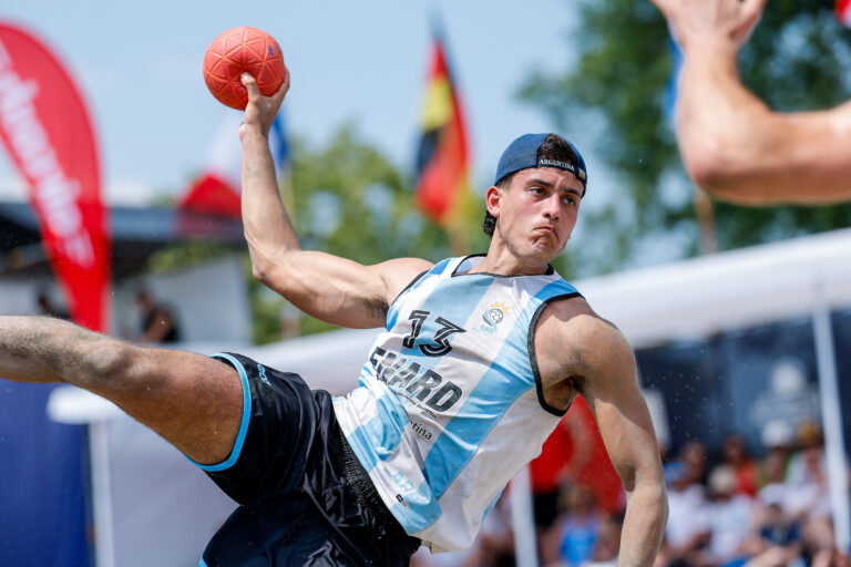 El Seleccionado de Beach Handball ganó y pasó de ronda en la Main Round del Mundial