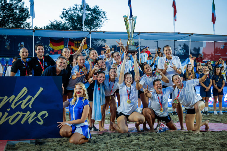 ¡Histórico oro y bronce en el Mundial de Beach Handball!