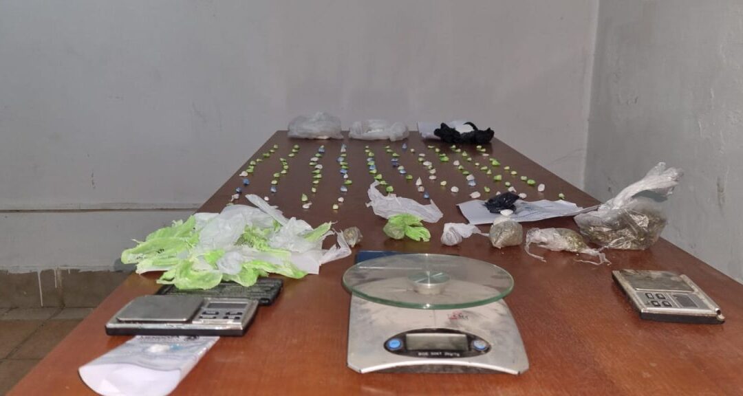 La Policía desbarató un kiosco de drogas en pleno centro de San Martín y secuestró casi $5 millones en efectivo