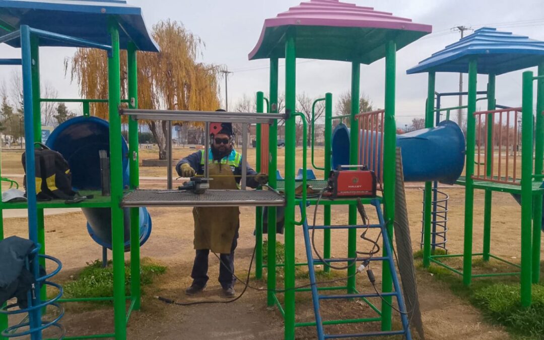 Tunuyán lleva adelante un plan de mejoras en sus plazas e invita a la comunidad a preservar el espacio público