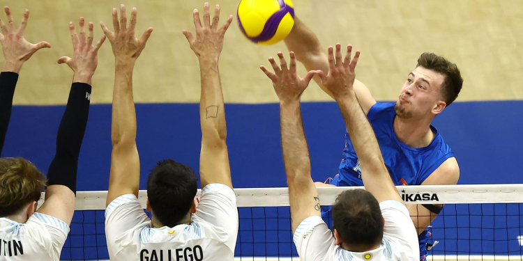 Argentina no pudo con Serbia en el debut en la VNL