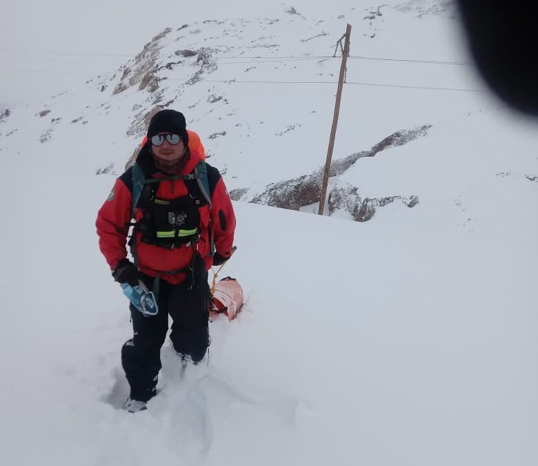 Guardaparques asistieron a personal de Gendarmería aislado por el temporal en Alta Montaña