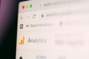 Capacitación sobre herramientas de IA y marketing digital para PyMEs