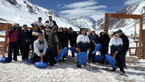 Alumnos de San Carlos vivieron una jornada a pura nieve en Los Puquios por el Día del Estudiante