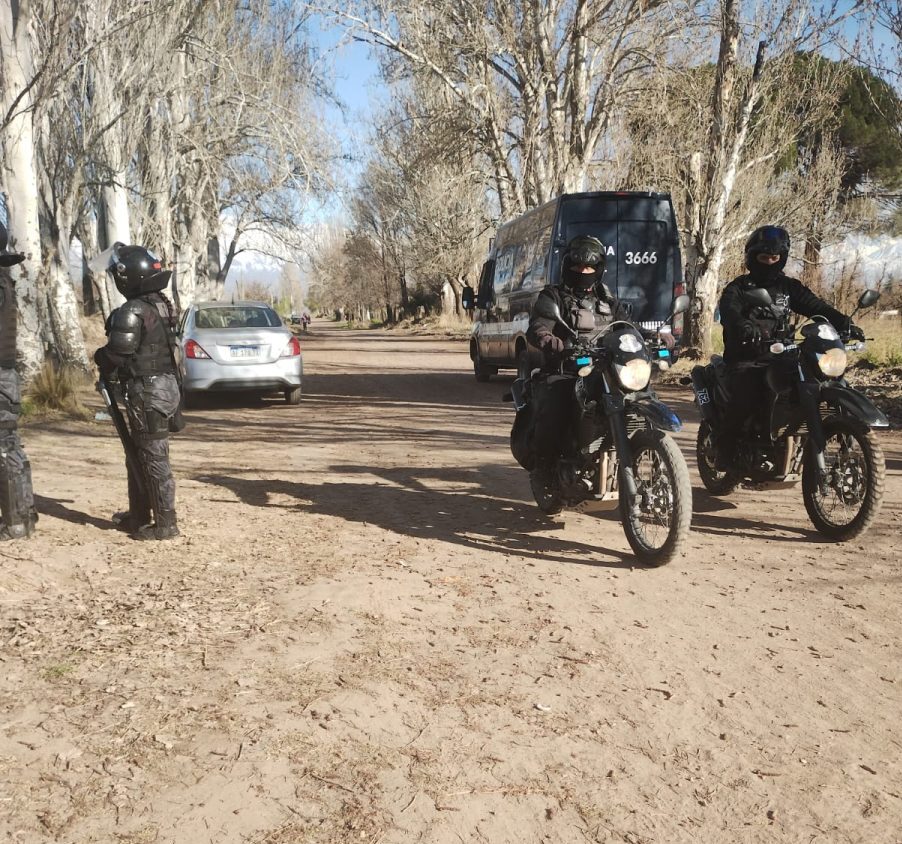 Cuatro allanamientos en Vista Flores: un detenido y un vehículo con pedido de secuestro recuperado