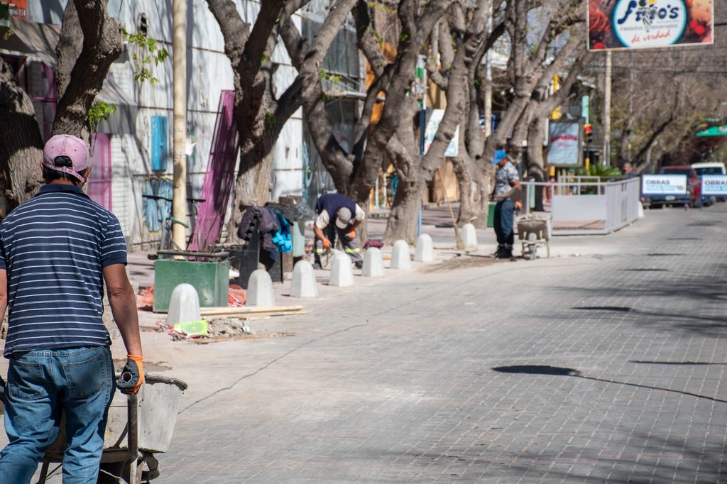 Con nuevas luminarias, veredas y mobiliario urbano, Tunuyán transforma la calle Pellegrini