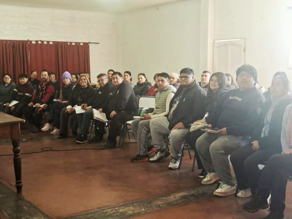 Más de 50 personas se capacitan en manipulación de alimentos para trabajar en galpones de empaque