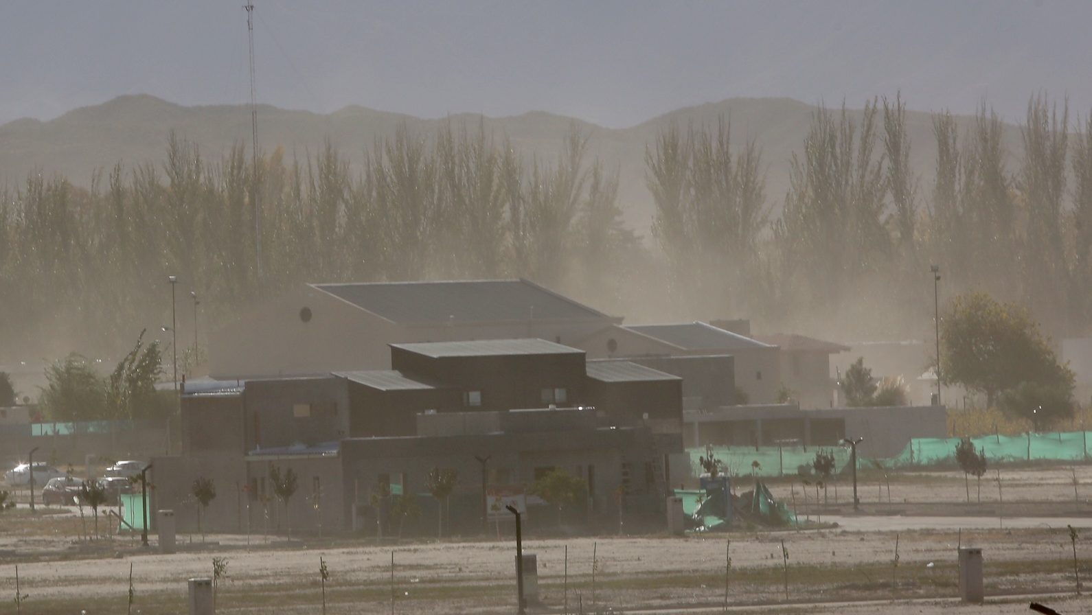 Alerta por viento Zonda en el Valle de Uco y nevadas en la cordillera