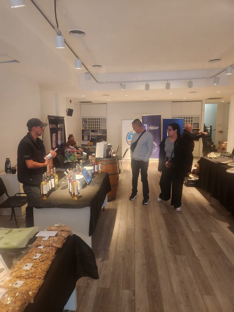 Productores de San Carlos participan por segunda vez de una propuesta comercial en la Casa de Mendoza
