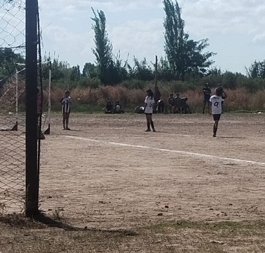 Vista Flores: la Escuela de Fútbol Los Lobitos pide donaciones de materiales para construir baños y camarines